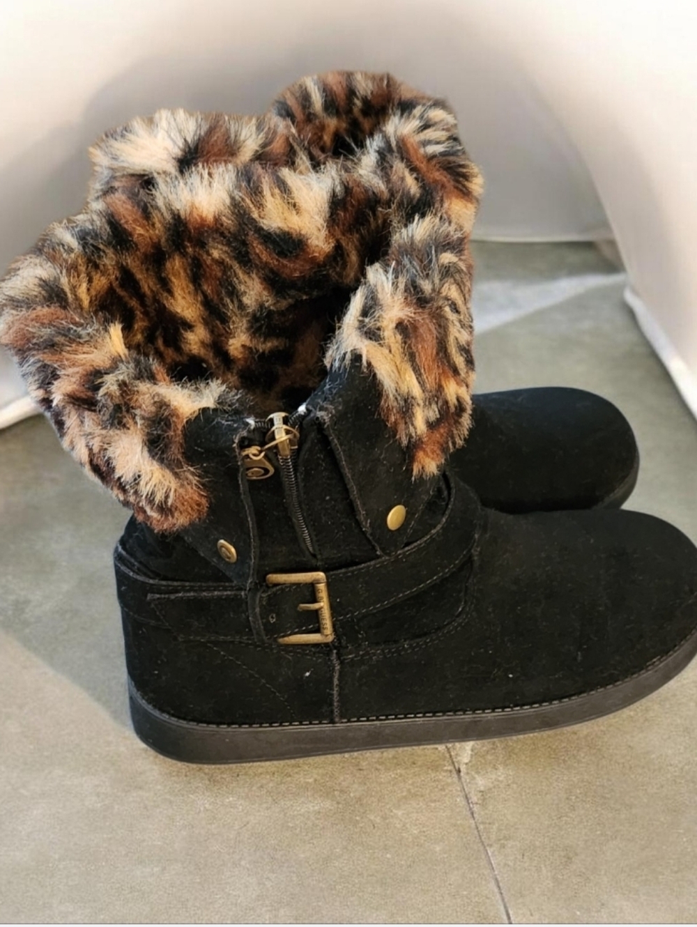 Guess Black  Winter Boots ●EUC-IN BOX■ Final Price